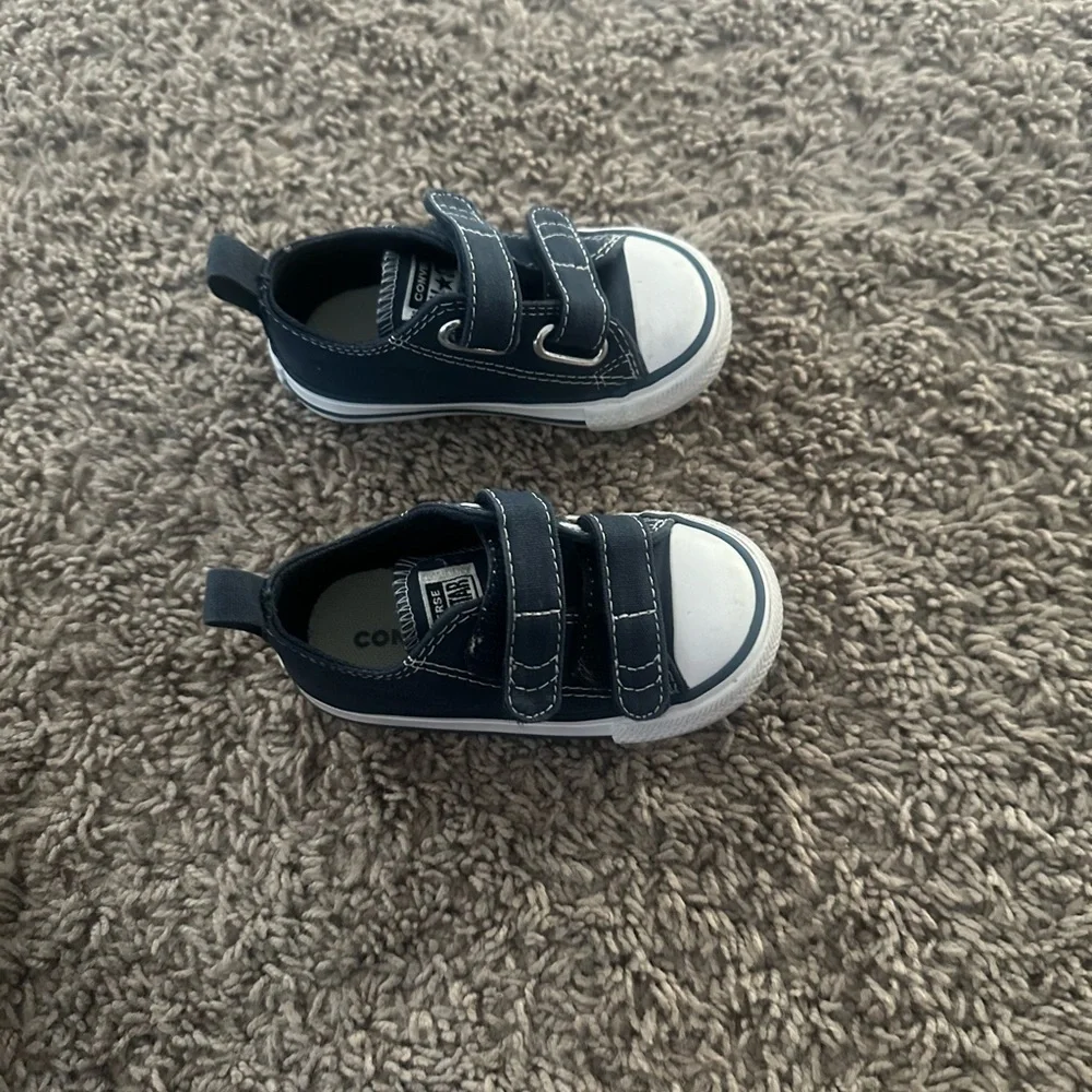 Preloved Converse Kids Navy Sneakers